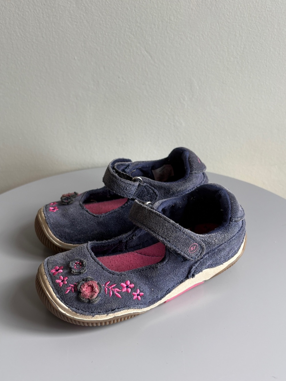 Stride Rite Navy Mary Jane Shoes with Pink Floral Embroidery, size 7.5 - Picture 4 of 5
